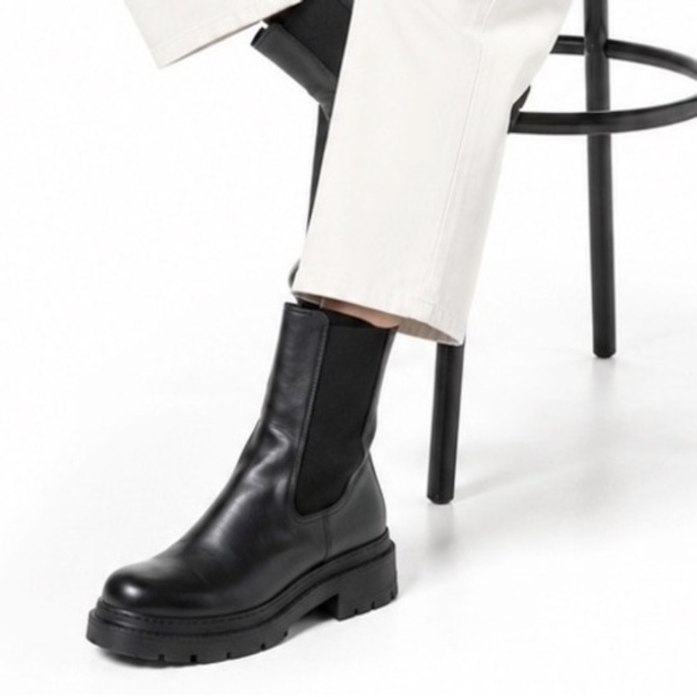 Tamaris Black Lug Sole Chelsea Boots 11 EU 42 Platform Moto Goth Bikercore 20-40